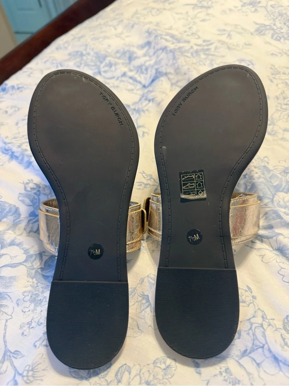 Tory Burch Metallic Gold Buckle Thong Sandals 7.5 never worn